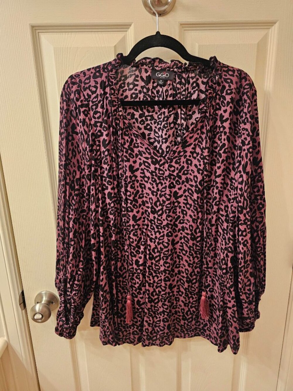 GiGiO Medium Mauve Purple Leopard Blouse w / Tassles